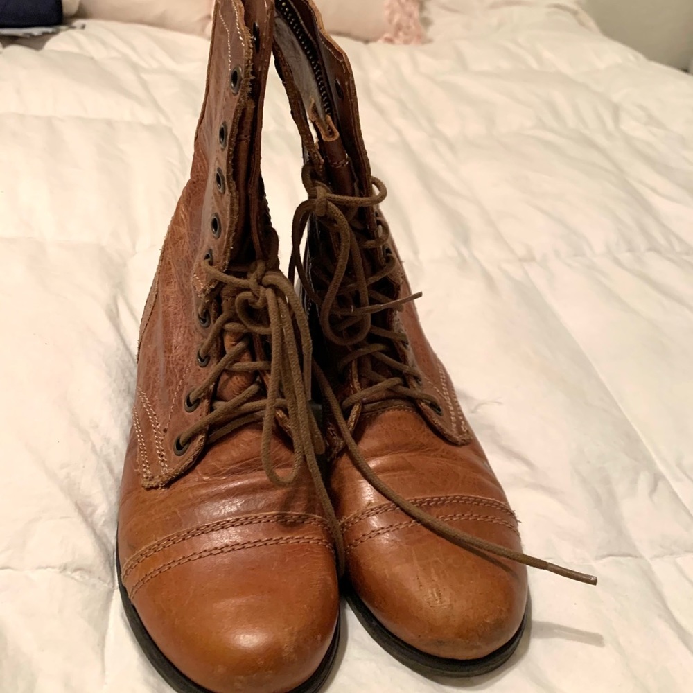 Light brown Steve Madden Troopa boots